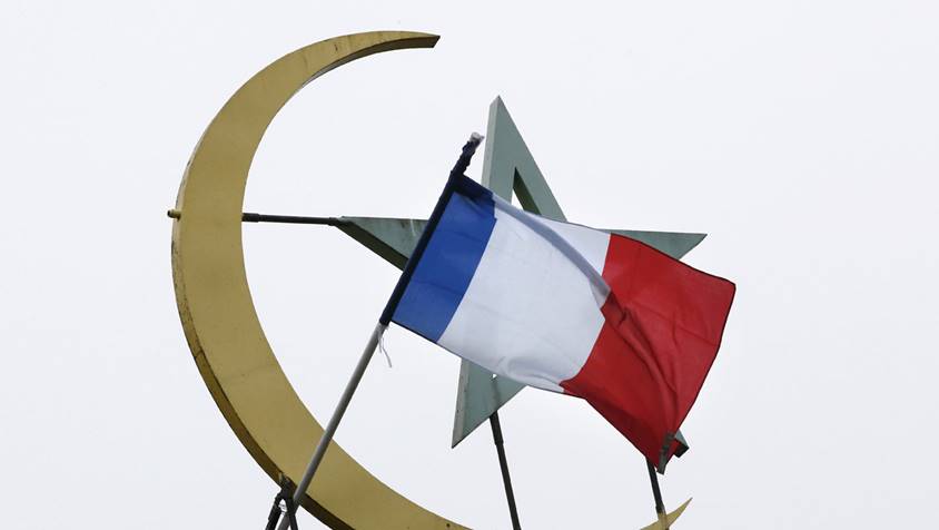 Un rapport inédit esquisse un portrait et une réorganisation de "l'islam français"